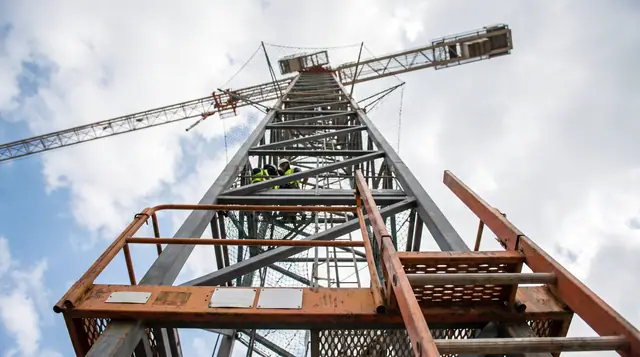 Crane Lifting Mast Climb